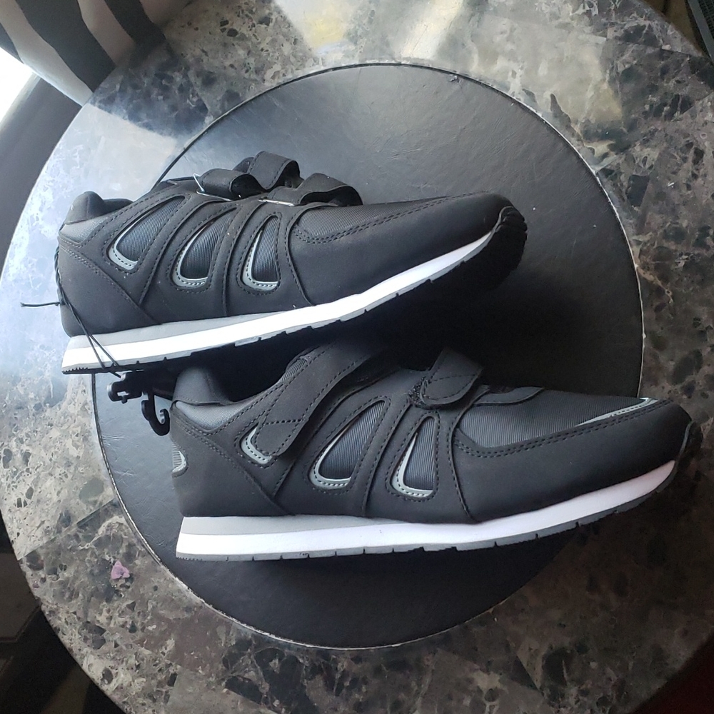 Athletic Works sneakers 👟